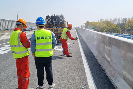 上海嘉浏高速公路20公里混凝土护栏保洁工程